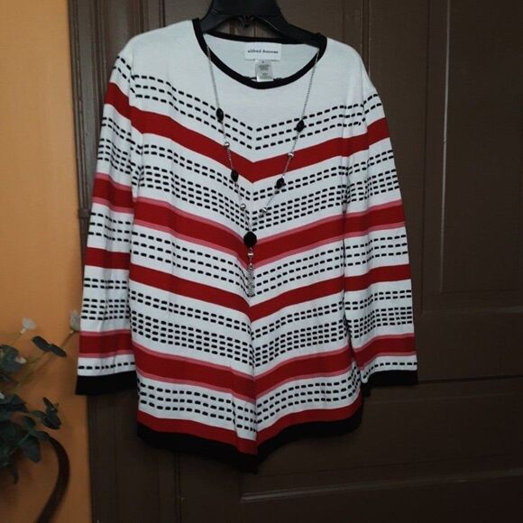 Alfred Dunner Women's Sweater size M Textured Chevron Asymmetrical Hem - Picture 3 of 10